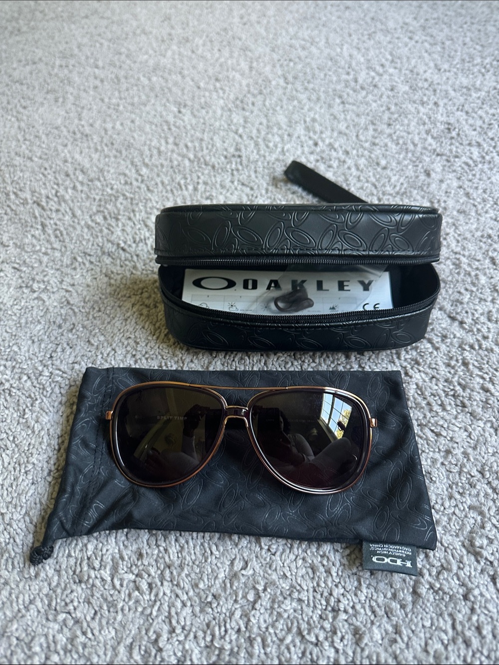 Oakley Split Time Sunglasses in Tortoise and Dark Brown Lenses - Picture 8 of 9
